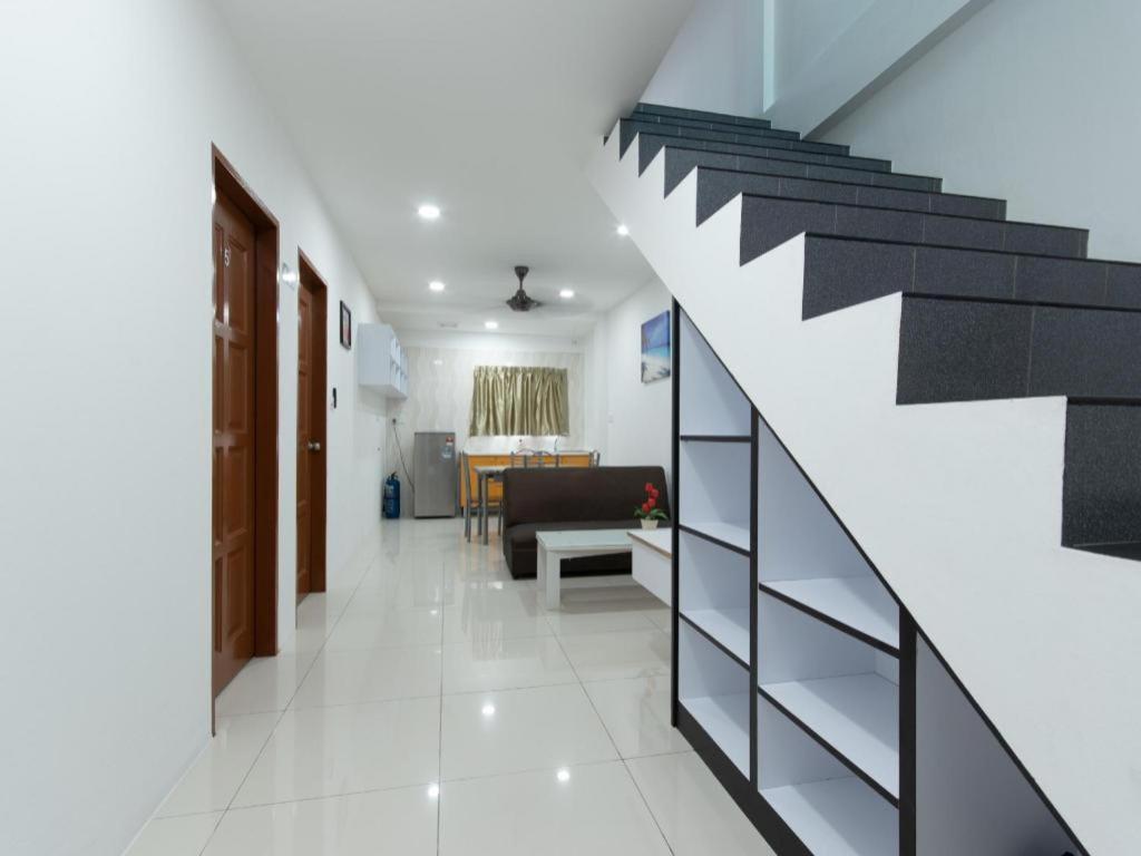Oyo 44011 Weng Bee Guest House Kota Kinabalu Bagian luar foto