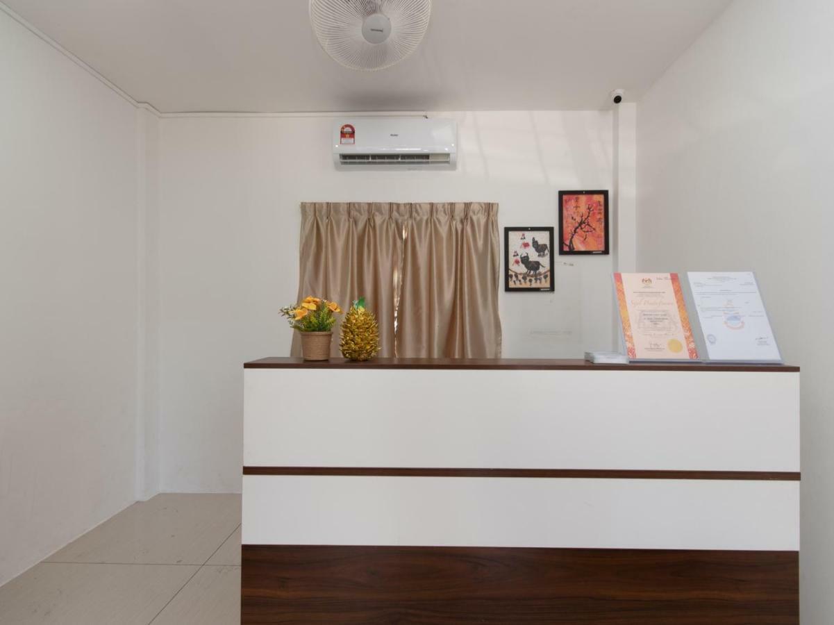 Oyo 44011 Weng Bee Guest House Kota Kinabalu Bagian luar foto